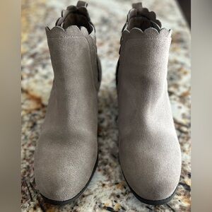 kechers Relaxed Fit Taupe Leather Upper Flats Women's Size 8.5 SN 49954 Comfort